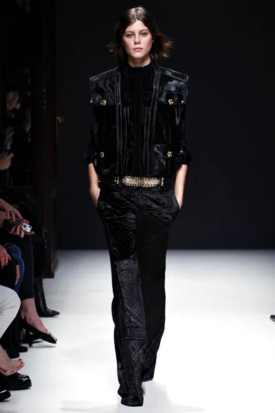 Look 27